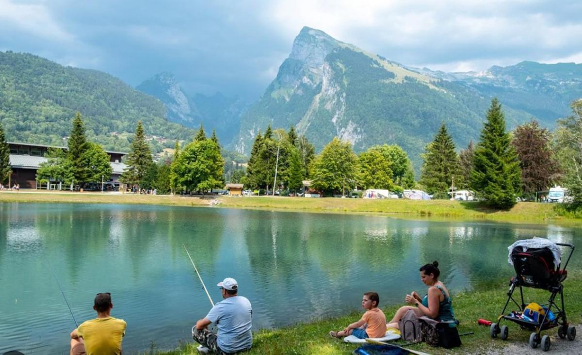 Bungalow 3 Chambres Pour 6 Pers Avec Climatisation Camping 3 Etoiles Samoëns Kültér fotó